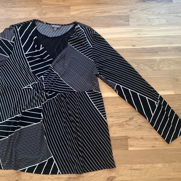 DAISY Fuentes Long Sleeve Striped Blouse w/ Mesh V-Neck Black & White Women’s XL - Picture 4 of 16